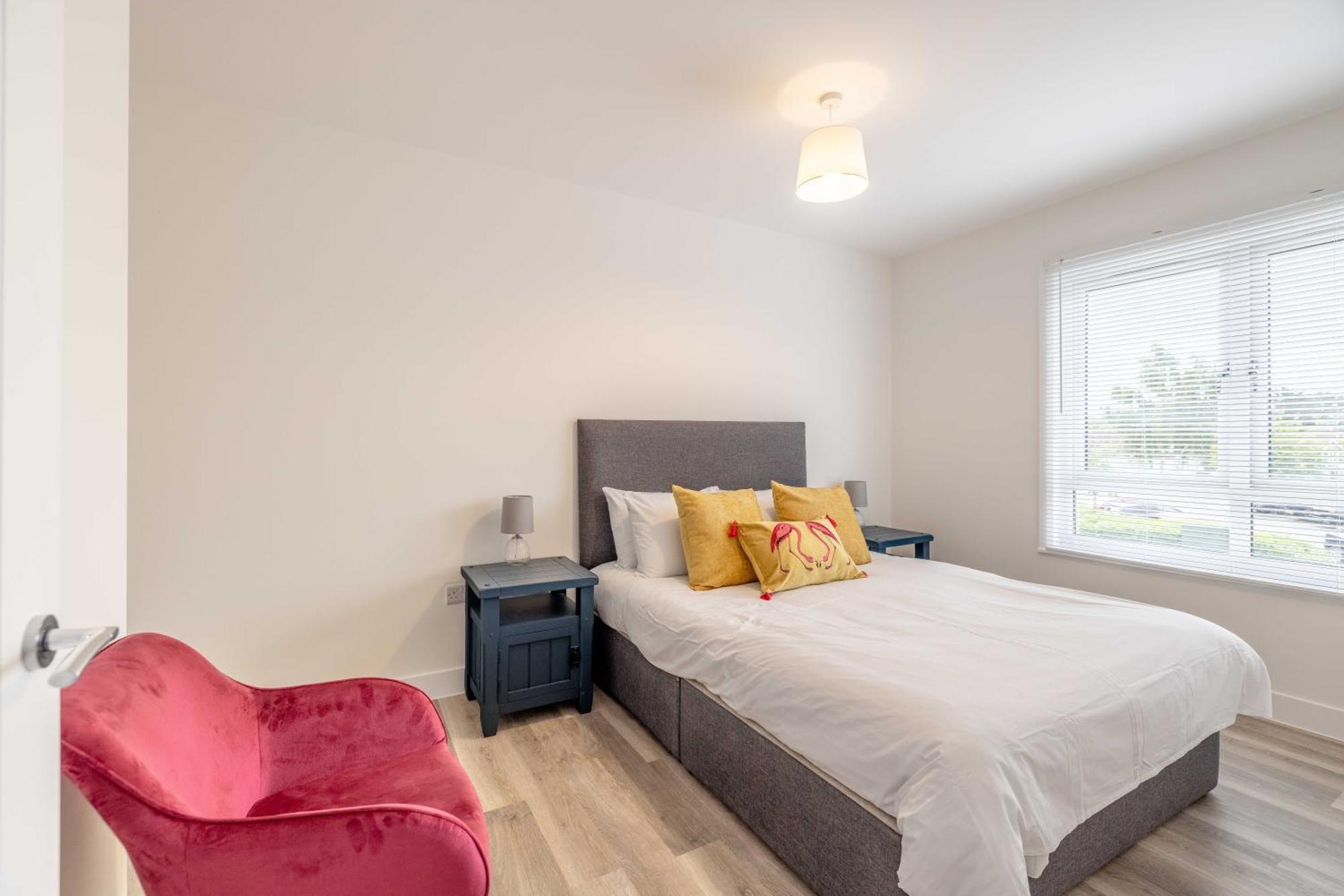 Entr - Modern Apartments In Уиндзор Екстериор снимка