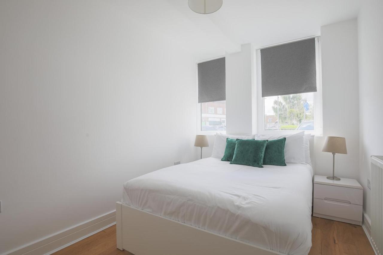 Entr - Modern Apartments In Уиндзор Екстериор снимка