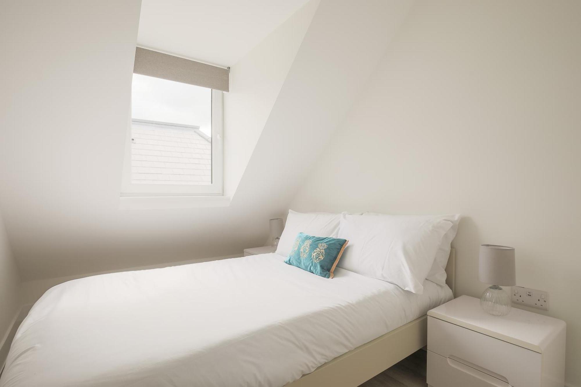 Entr - Modern Apartments In Уиндзор Екстериор снимка